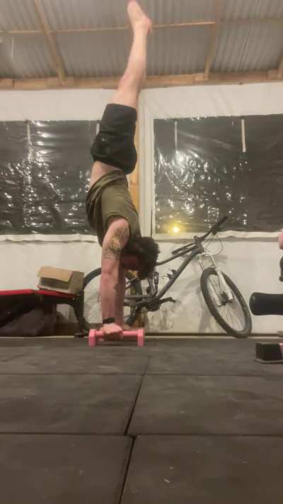 Handstand Form Check: Looking for cues to improve balance and hold time.