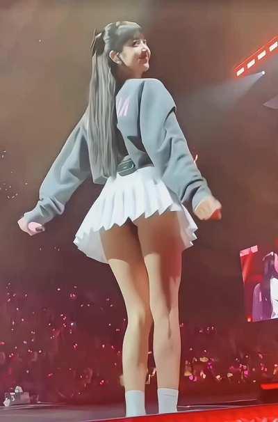Lisa different angle flashing her buttcheeks (enhanced quality + 60 fps)