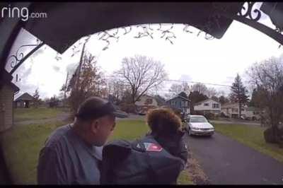 Pizza man robbed in broad daylight, and they steal from his car too