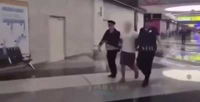 اسرائيلي يعتدي على طفل ايراني في مطار موسكو