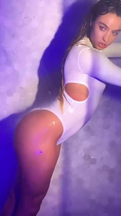 Juicy Wet Booty