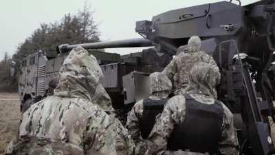 Denmark Trains Ukranian Soldiers On The CAESAR Self-propelled Howitzer (info in the comments)