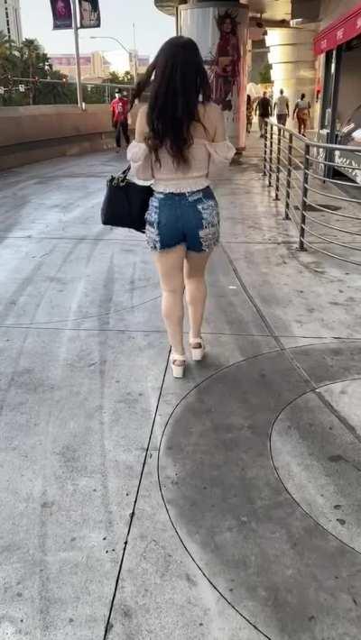 Nothing to see here, just a beautiful girl walking down the street~