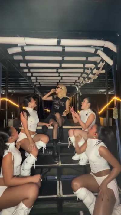 260116 Ros&eacute; (vampirehollie) IG Update