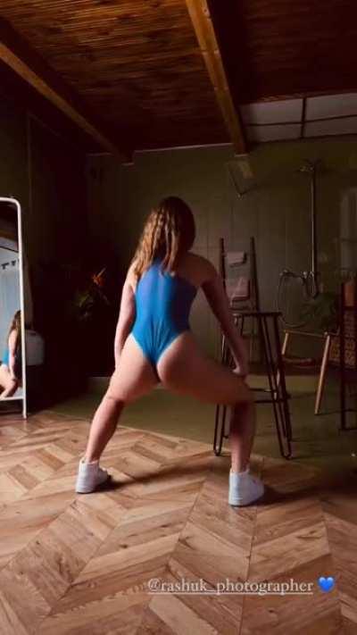 Kathy knows how to shake her ass