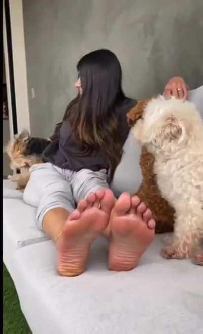 Mia Khalifa soles and toes