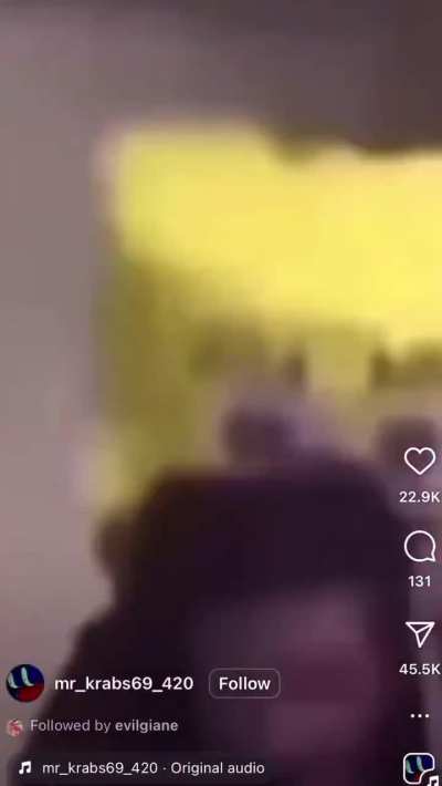 aw hell nah petite give sicktop his oreos back!