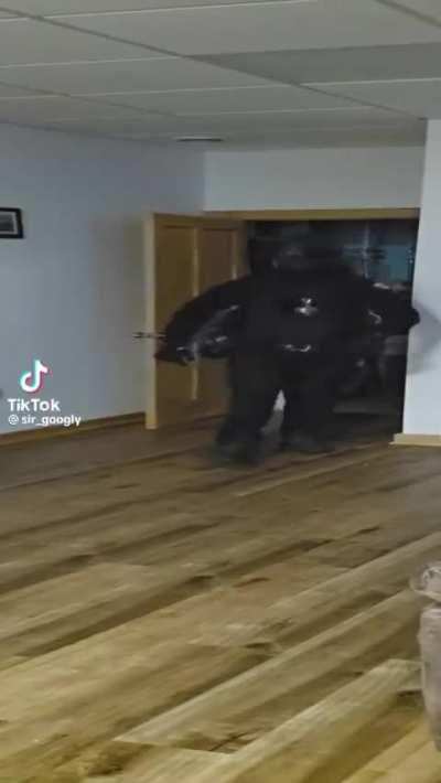 Rolling up to the team fight with amp on an 8s cooldown.