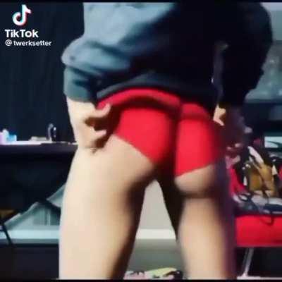 Look at them cheeks movin' (Pt.1)