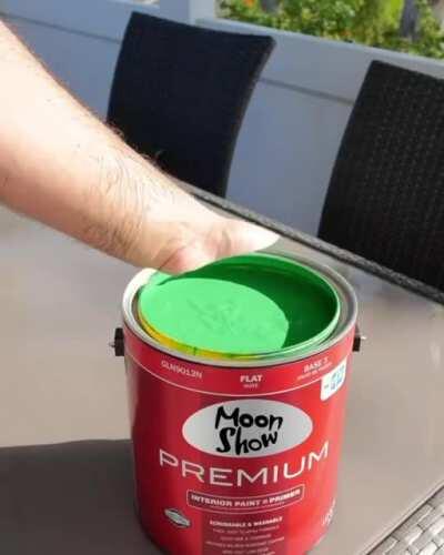 PoOr gUY pUtS hIS HaNd iN acid aNd fUcKInG cHoPs iT