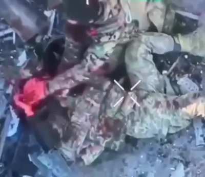 Drone footage knife fight between Russian and Ukrianian soldier 