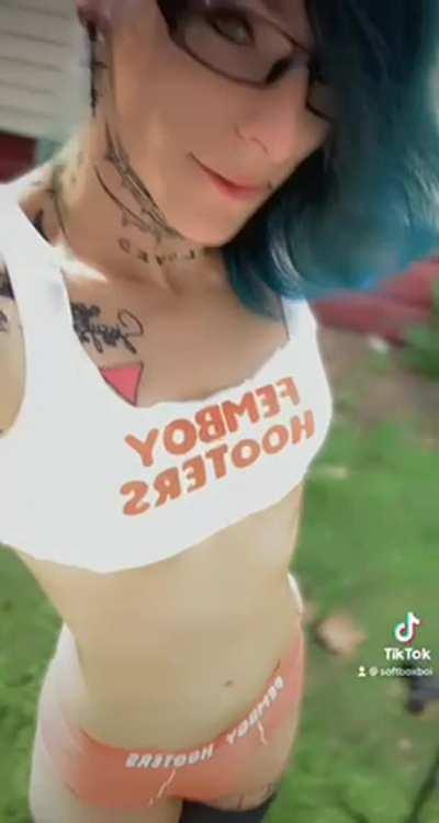 Welcome to Femboy Hooters💕