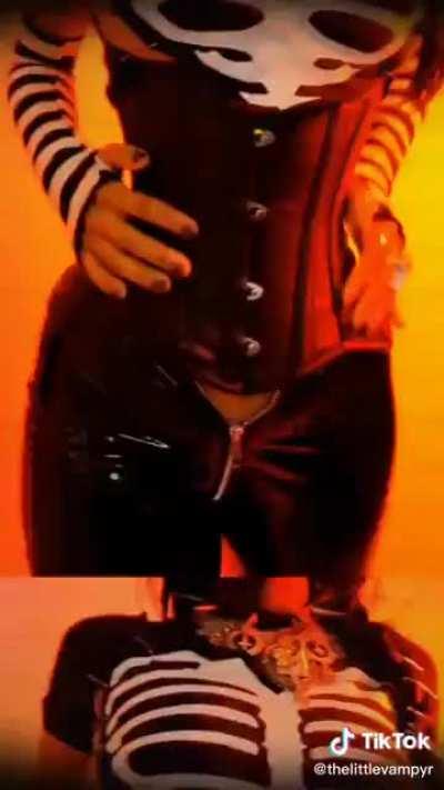 La Muerta by TheLittleVampyr