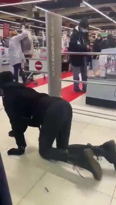 Fetiš raznih ljudi kod Konzuma