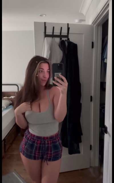 My friends gf always hated when he had fun. Every week it was bitching and complaining. So I made a plan. 2 days later on our golf trip. I made my move possessing her and accompanying our group. I deserve to have some fun right??? (Rp)