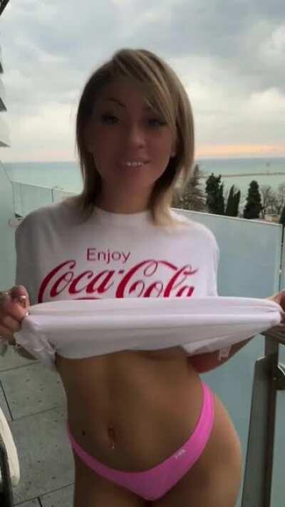 Do u like Coca Cola ?🤣