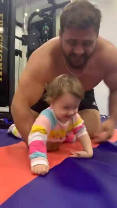 kiD oBLiTerAteD bY GiANt