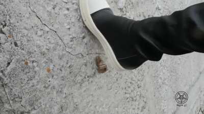 Helga li Crush Snails