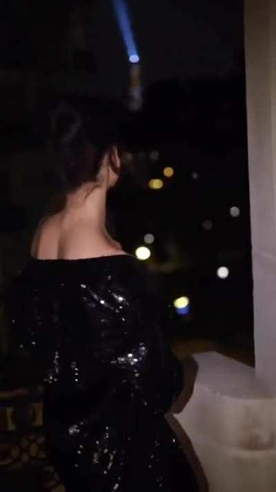 Nina ig posing before Tag Heuer event