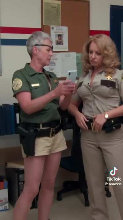 Jamie molesting wendi...so hot 🤣🤣🤣