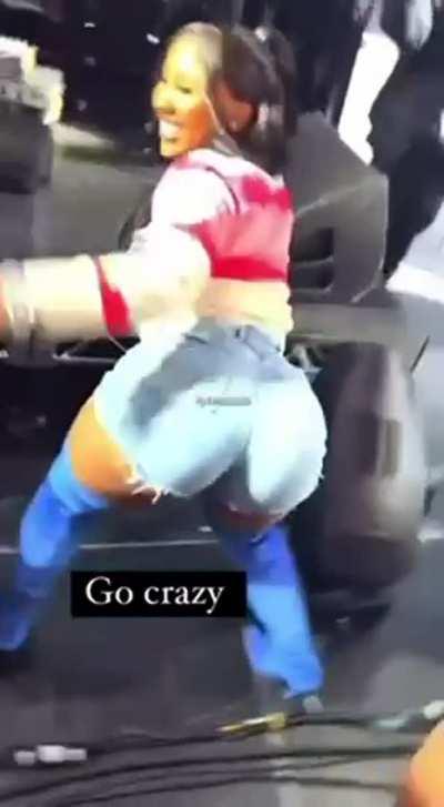 The shorts could barely hold all that 🍑