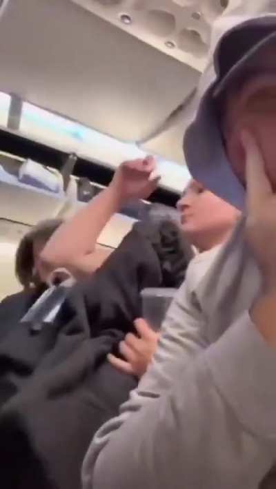 The father who wanted to surprise his daughter, who was sad that she was not coming with him on vacation, bought a plane ticket to the seat next to his daughter.