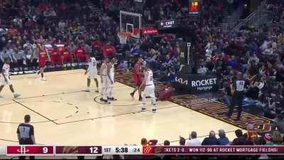 [Highlight] Jarrett Allen BLOWS UP Tate's dunk attempt