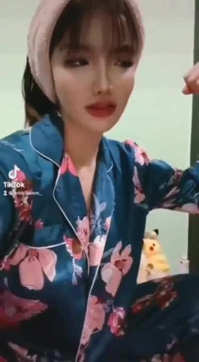 Slutty Bitch Sweetidna