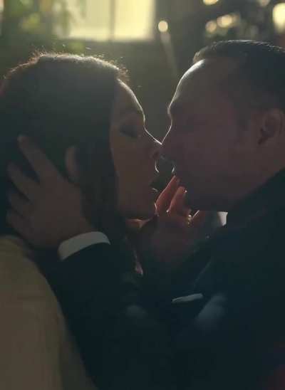 Pooja Bhatt's Hot Kissing Scenes 🥵