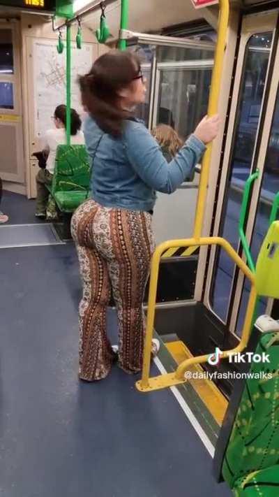 @dailyfashionwalks the best auntnie