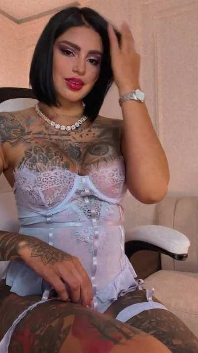 Smash, eat or lick? Which one first?