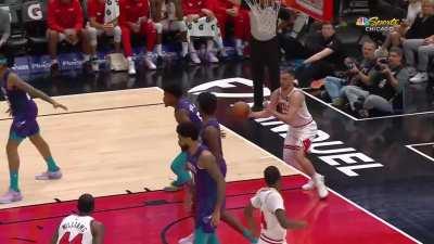 [Highlight] Dragic uses a playground trick for a free bucket