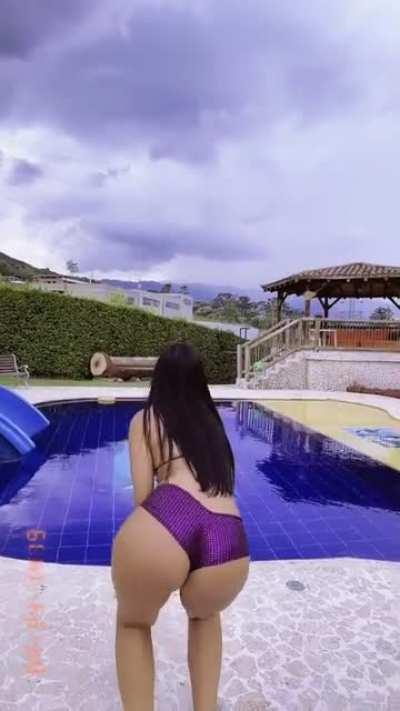 That ass ain't nothing to play with 🍑🍑