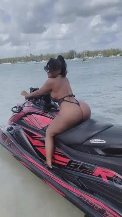 Wish I Was The Jet-Ski 🍑🤤😻😍