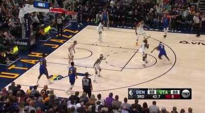 [Highlight] Eric Paschall locks down Will Barton late in the third