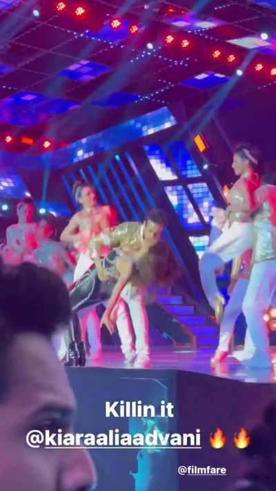 Kiara Advani sizzling performance in filmfare 2022