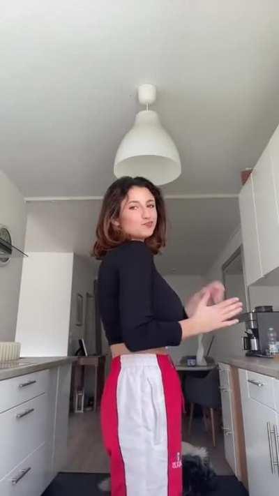 Say YES to TOPS, NO to HOODIES 🤗