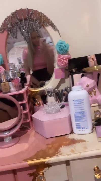 Oc did you see my cute lil pussy ? 🤭