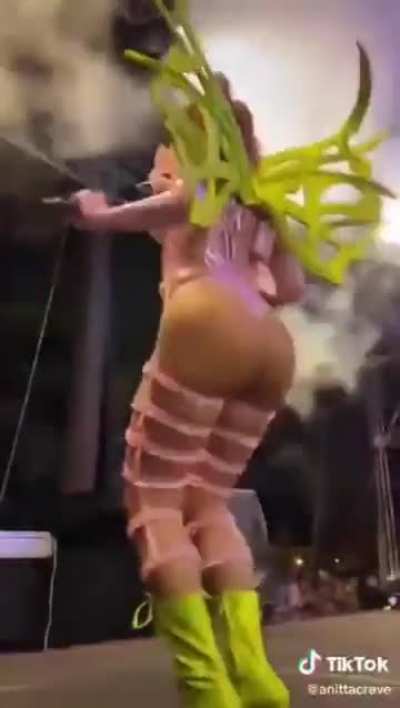 Anitta 🤤