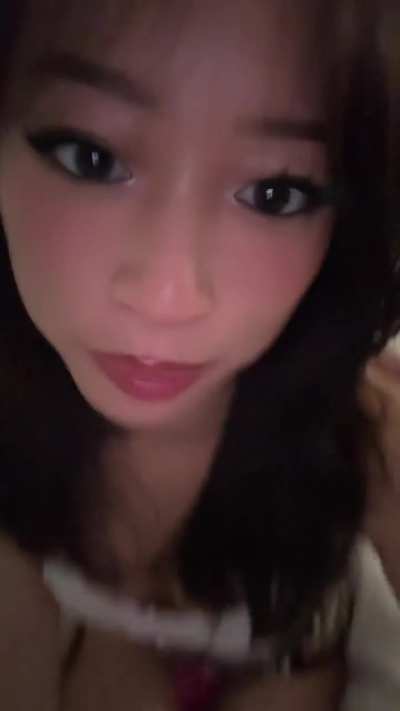 10/10 cute college babe