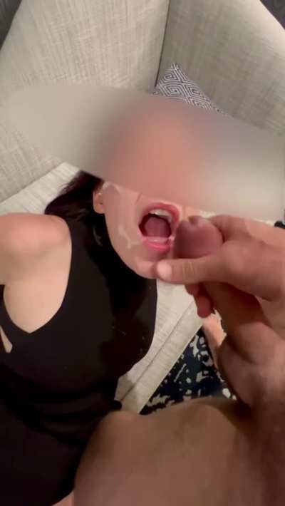 If you don’t cum inside of my MILF pussy then at least leave your load on my face!!