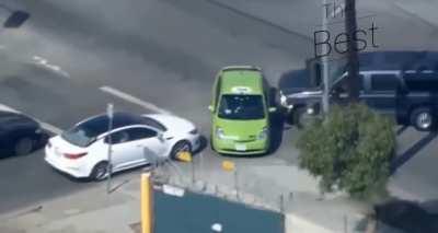 Real life Tommy T getting pitted in his green taxi