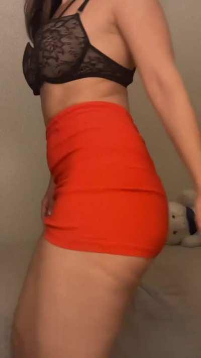Hot latina dancing with upskirt🔥😏
