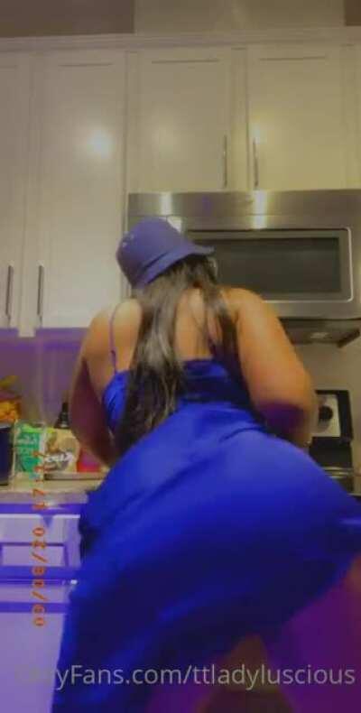 Everybody who’s contributed something will get the entire mega of everything I have of her. $TyroneF4 (cash app)...make sure you include your Reddit name if you want to chip in. If you’ve already sent me something message me so I know.