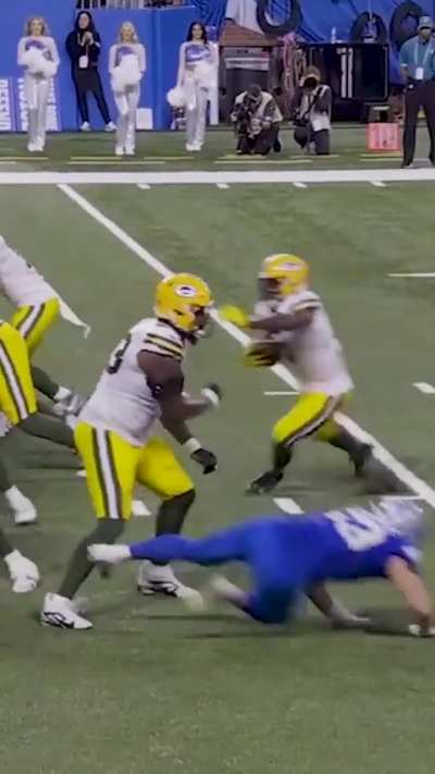 [Highlight] Packers left tackle Rasheed Walker with the one-arm block