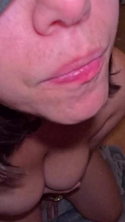 I love swallowing his cum while on my knees 🥵😈💦👅