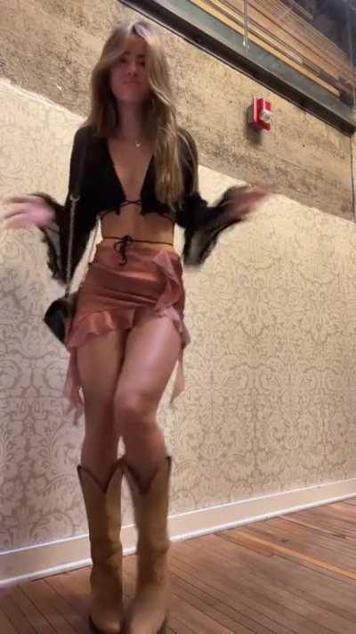 Julia Ernst - Pretty in a skirt