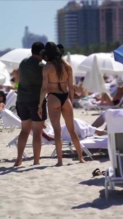 Genie with a fan a the beach