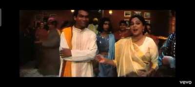 As surprising cameos been discussed,here is the most unexpected & legendary appearance of all time in Bollywood, Salman Khan as Aman in Kuch Kuch Hota Hai.🖐️🎤⬇️