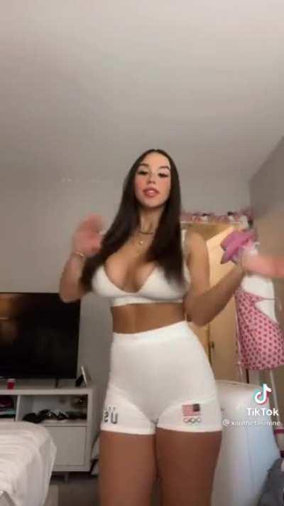 Going for the Gold 🥇 [@xanthetasmine]